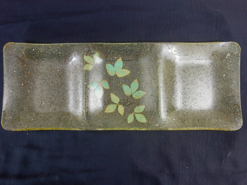 Vintage 60s lucite snack tray with gold flecks and leaves, clear rectangular MCM acrylic cocktail party platter with 3 sections compartments image 4