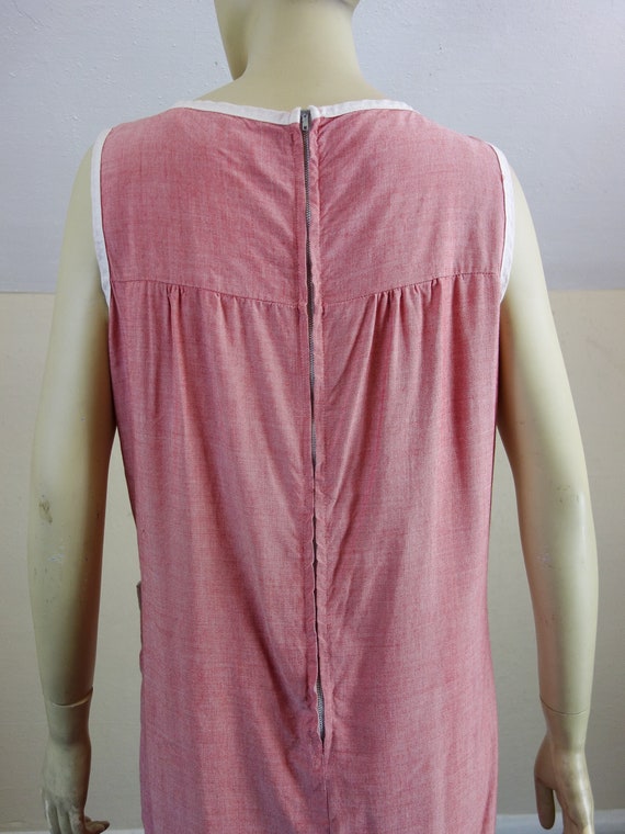 60s Pink Chambray Housedress with Crochet Pockets… - image 7