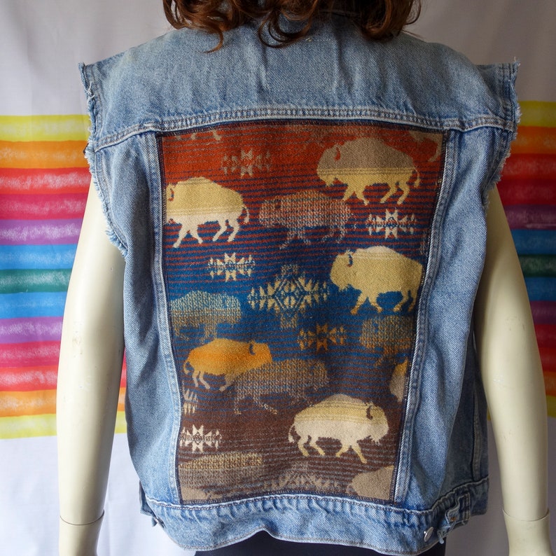 Levi's trucker vest w/ buffalo back patch size large denim jean cut off jacket pendleton style wool, unisex 90s grunge punk rocker clothing image 9
