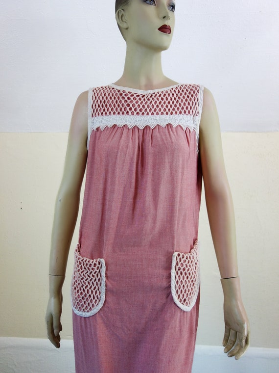 60s Pink Chambray Housedress with Crochet Pockets… - image 1