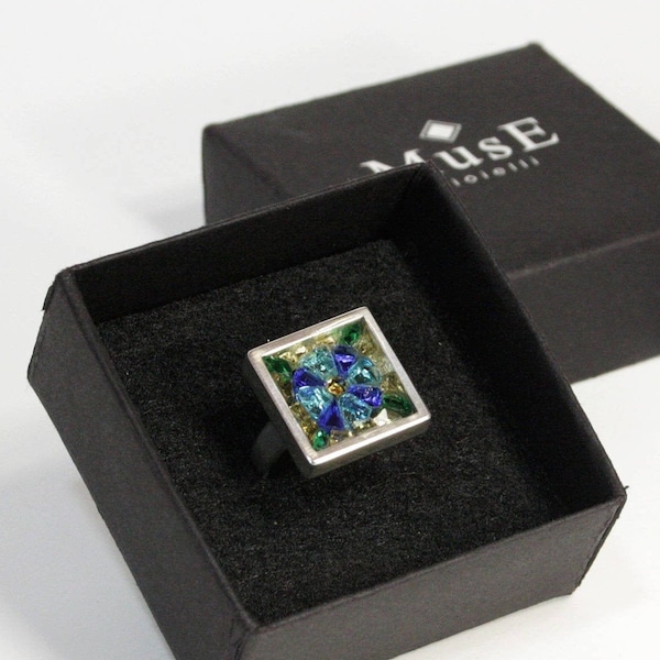 Anello fiore in micro mosaico e argento 925 fatto a mano in Italia. Anello argento fiore blu in micro mosaico. Gioiello fiore blu mosaico.