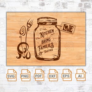 Könnte beinhalten: Ein braunes Einmachglas mit dem Text "Kitchen Bring Families Together" und einem Etikett mit der Aufschrift "Love". Das Bild ist auf einem Holzgrund.