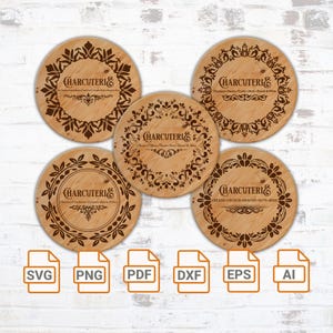 Puede incluir: Cinco tablas redondas de charcutería de madera con diseños florales y de hojas decorativos. Cada tabla tiene la palabra "HARCUTERIE". Las tablas están rodeadas por los iconos de tipo de archivo: SVG, PNG, PDF, DXF, EPS y AI.