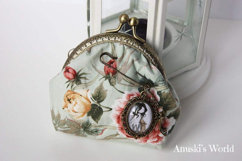 Flower purse, mouthpiece purse, vintage purse, vintage doll purse, vintage Muñeca conejito