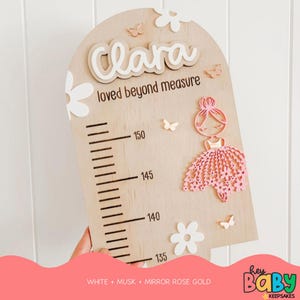 Tabla de crecimiento personalizada - TINY DANCER / Hecho a medida / Decoración de margaritas / Tabla de pared para nietos / Madera / Tabla de altura para niños / Tabla de crecimiento para niñas