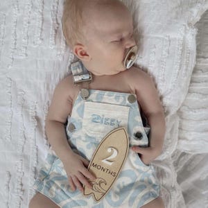 Surfer-Meilensteinkarten | Monatlicher Baby-Meilenstein | Minimalistisch Einfach | Baby Foto Requisiten | Meilenstein-Scheiben | Aus Holz | Acryl | Modern