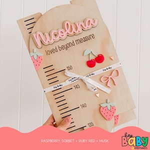 Personalisierte Wachstumstabelle - COQUETTE BOWS | Mädchen Raum Dekor | Bogen Thema | Holzlineal | Mädchenhaft | Baby Höhe | 1 Geburtstag | Rosa Thema