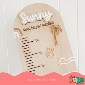 Personalisierte Wachstumstabelle - GOOD VIBES | Neutrales Design | Palme | Regenbogen Dekor | Kinderzimmer | Schlafzimmer Maßtabelle | Moderne Maß Messlatte