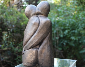 Neu "In love" Art Deco Skulptur Steinguss  27 cm  Frostfest  Bronzefarben pierre reconstituée concrete garden ornament Hormigón Betoni