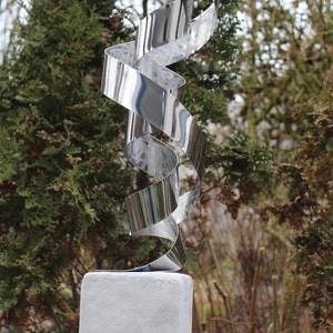 Escultura abstracta moderna de gran tamaño en acero inoxidable y metal de artista &quot;Outside 1&quot;
