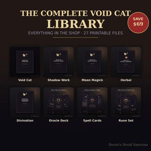 Può includere: La collezione Complete Void Cat Library con 27 file stampabili. Include vari grimori, lavoro sull'ombra, magia lunare, guide alle erbe, divinazione, mazzi oracolo, carte degli incantesimi e set di rune con testo dorato su sfondi scuri.