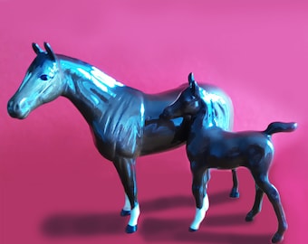 ロイヤルドルトン馬 - ヴィンテージ ブラックビューティーの牝馬と子馬