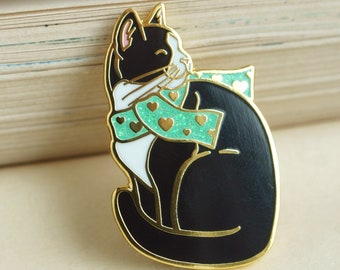 Black and white CAT enamel lapel pin badge / tuxedo Domestic Shorthair type / cute limited edition brooch, perfect gift for cat lovers