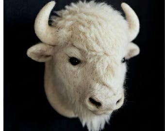 Sculpture art beige bison head made of felt - Handmade & Unique