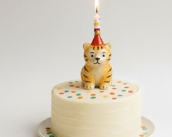Hand-painted ceramic tiger figure – small clay candle holder, 7 cm wide, birthday decoration, handmade animal figure