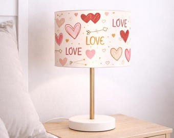 Presentlampa med hjärtan – Alla hjärtans dag-present | Romantisk taklampa i beige och rosa