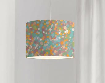 Lampa med prickar, konfetti, färgglad, skandinavisk stil, ekologisk, alla möjliga färger