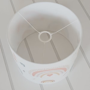Lampe enfant abat-jour arc-en-ciel fille bohème motif scandinave moderne minimaliste image 5