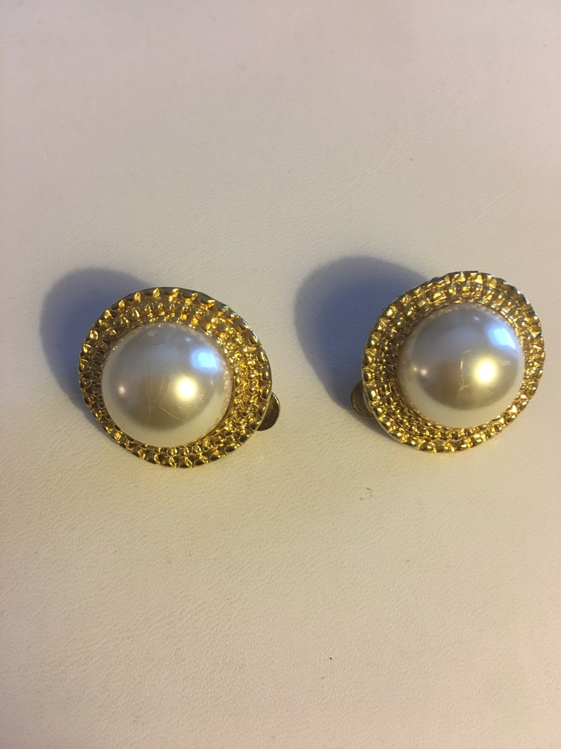 Vintage Faux Pearl Button Gold Tone ClipOn Earrings ER037 Etsy