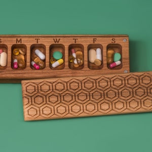 Pill Box 7 Day / Pill Case Organizer / Weekly Pill Box / Nature Ornament / Honeycomb / Pill Container / Organizer / Pill Case Holder
