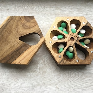 Pill Box 7 Day Pill Case Organize Weekly Travel Pill Box / Nature Ornament / honeycomb / Pill Container / round Pill Case