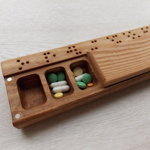 Wooden Weekly Braille Pill Box 7 Day /Decorative Travel Pill Box / Raised dots 2D / Natural type of wood/Pill Container/Organizer/Pill Cases