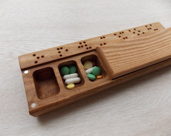 Wooden Weekly Braille Pill Box 7 Day /Decorative Travel Pill Box / Raised dots 2D / Natural type of wood/Pill Container/Organizer/Pill Cases