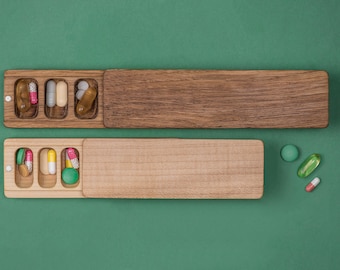 PILL BOX 7 Day Pill Case Organizer Wooden Nature Ornament / Natural type of wood / Pill Container / Organizer /Mini and Micro Pill Case