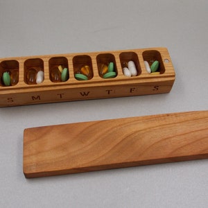 PILLBOX 7 Day Pill Case Organizer Wooden Nature Ornament / Natural type of wood / Pill Container / Organizer/Mini and Micro Pill Cases