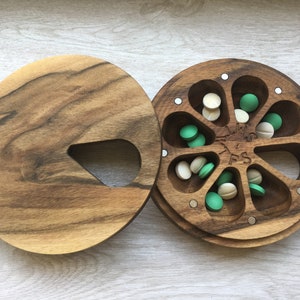 Wooden Pill Box 7 Day / Pill Case Organizer Decorative Travel Pill Box / Nature Ornament / Natural type of wood  / Pill Container / round