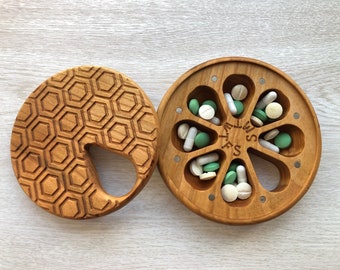 Wooden Pill Box 7 Day / Pill Case Organizer Decorative Travel Pill Box / Nature Ornament / Honeycomb / Pill Container / Organizer / round