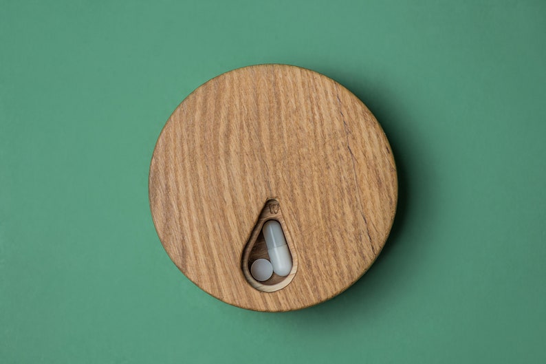 Pill organaizer 7 Day / Wooden pill box / Round small mini pill box / Natural wood portable purse pill box Oak wood