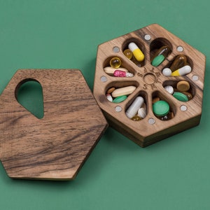 Pill Box 7 Day / Pill Organize Wooden Case / Nature Ornament / Natural type of wood / Pill Container / Organize / honeycomb Mini Pill Cases