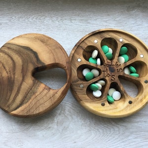 Pill Case Organizer 7 Day / Weekly Pill Box /Nature Ornament / Natural type of wood/ Pill Container/Organizer/Round Pill Case
