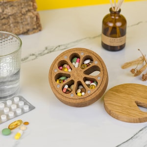 Pill box organaizer 7 Day / Wooden pill box / Round small mini pill box / Natural wood portable purse pill box