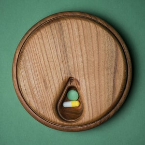 PILL BOX 7 day/Wooden Pill Organizer 7 Day /Pill Case 7 day Weekly/ Natural type of wood/ Pill Container/Organizer/Round Pill Case