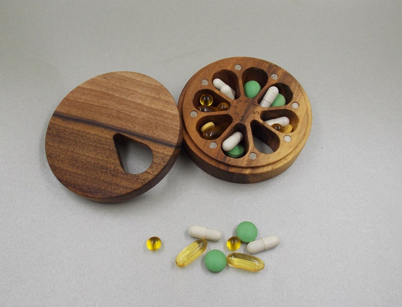 Pill Case 7 Day Pill Box Organizer Nature Ornament / Natural type of wood / Pill Container / Organizer / Round Mini Pill Cases Walnut wood