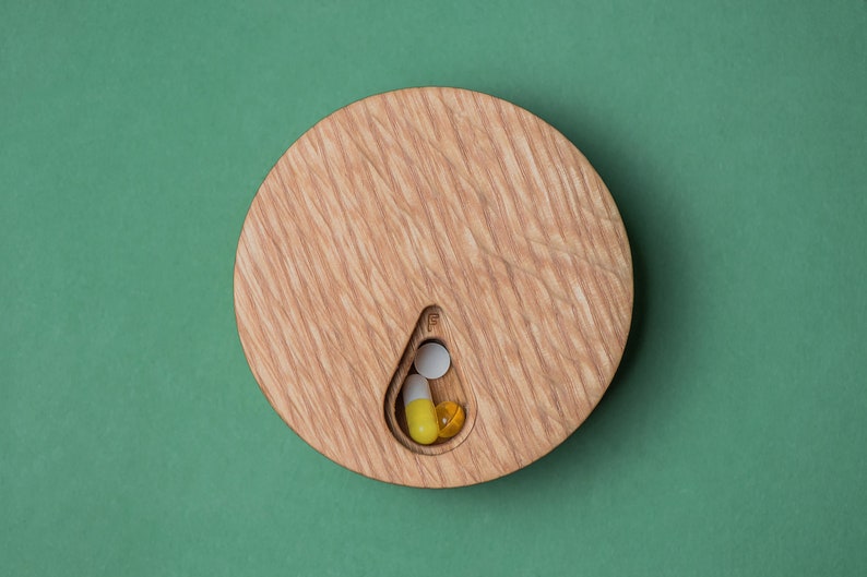 Pill organaizer 7 Day / Wooden pill box / Round small mini pill box / Natural wood portable purse pill box Red Oak wood