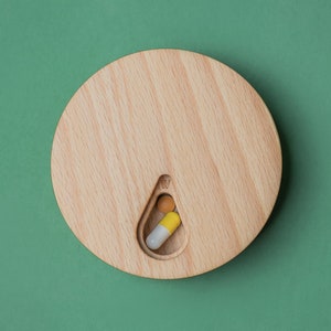 Pill organaizer 7 Day / Wooden pill box / Round small mini pill box / Natural wood portable purse pill box Beech wood