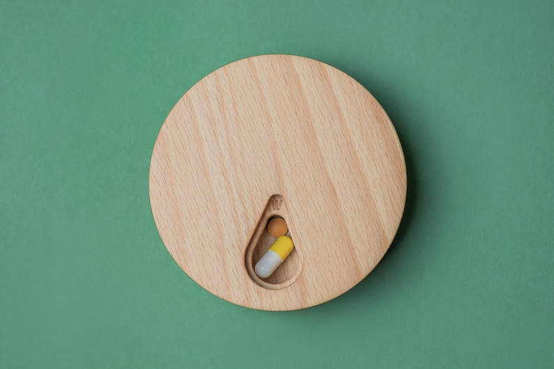 Pill organaizer 7 Day / Wooden pill box / Round small mini pill box / Natural wood portable purse pill box Beech wood