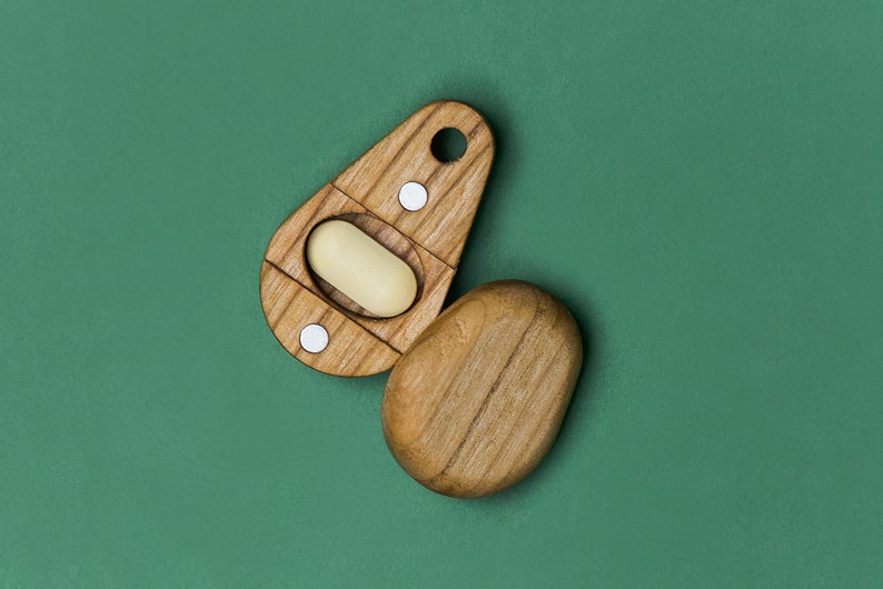 Porte-clés de boîte à pilules / étui à pilules de voyage / boîte à pilules quotidienne / boîte à pilules portable / petite mini boîte à pilules / organisateur de pilules de voyage Bois naturel Cherry wood