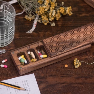 PILL BOX 7 Day / Pill Case Organizer / Weekly Pill Box / Nature Ornament / Honeycomb / Pill Container / Organizer / Pill Case Holder