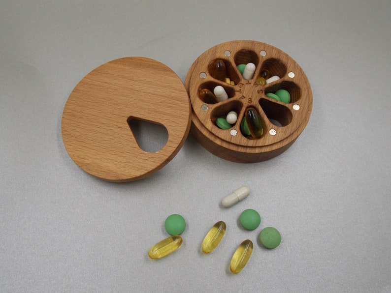 Pill Case 7 Day Pill Box Organizer Nature Ornament / Natural type of wood / Pill Container / Organizer / Round Mini Pill Cases Beech wood