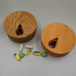 Pill Case 7 Day Pill Box Organizer Nature Ornament / Natural type of wood / Pill Container / Organizer / Round Mini Pill Cases image 3