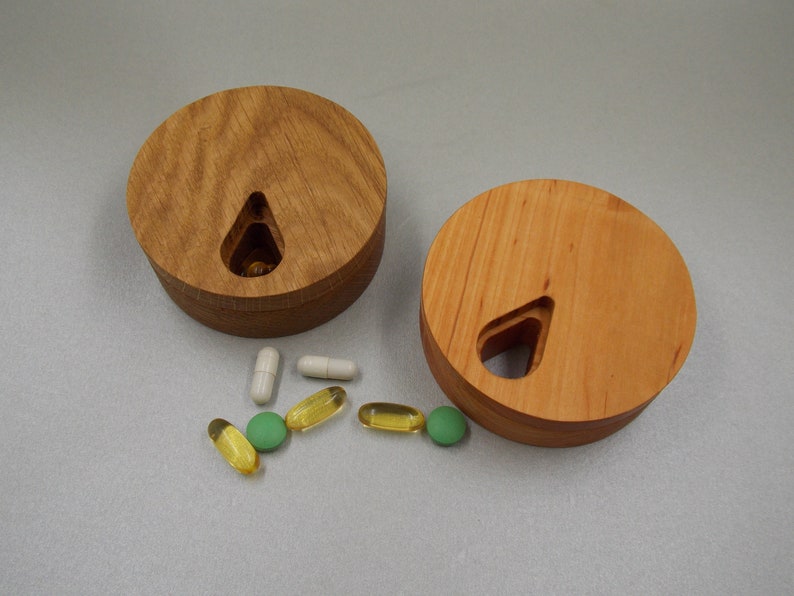 Pill Case 7 Day Pill Box Organizer Nature Ornament / Natural type of wood / Pill Container / Organizer / Round Mini Pill Cases image 3