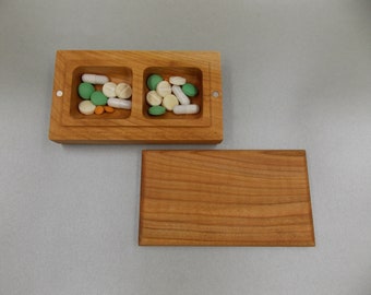Scatola di pillole in legno piccola doppia / scatola decorativa per pillole da viaggio / Ornamento della natura / Tipo naturale di legno / Contenitore per pillole / Organizzatore / Mini custodia per pillole
