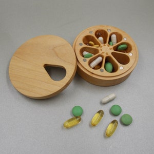 Boîte à pilules en bois 7 jours Pill Case Organisateur Nature Ornement / Type naturel de bois / Conteneur de pilules / Organisateur / Mini étuis à pilules ronds Maple wood