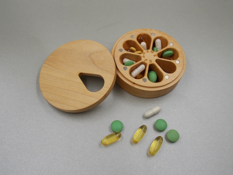 Pill Case 7 Day Pill Box Organizer Nature Ornament / Natural type of wood / Pill Container / Organizer / Round Mini Pill Cases Maple wood