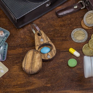 Porte-clés pour boîte à pilules / boîte à pilules de voyage / boîte à pilules quotidienne / boîte à pilules portable / petite mini boîte à pilules / pilulier de voyage Bois naturel