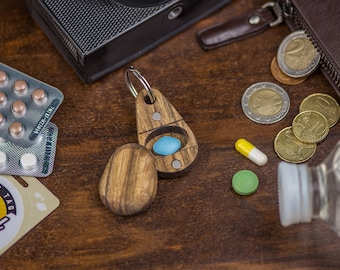 Pill Box Schlüsselanhänger / Pillendose Schlüsselanhänger / Kleine Mini Pillenbox / Pillendose Organisator Naturholz